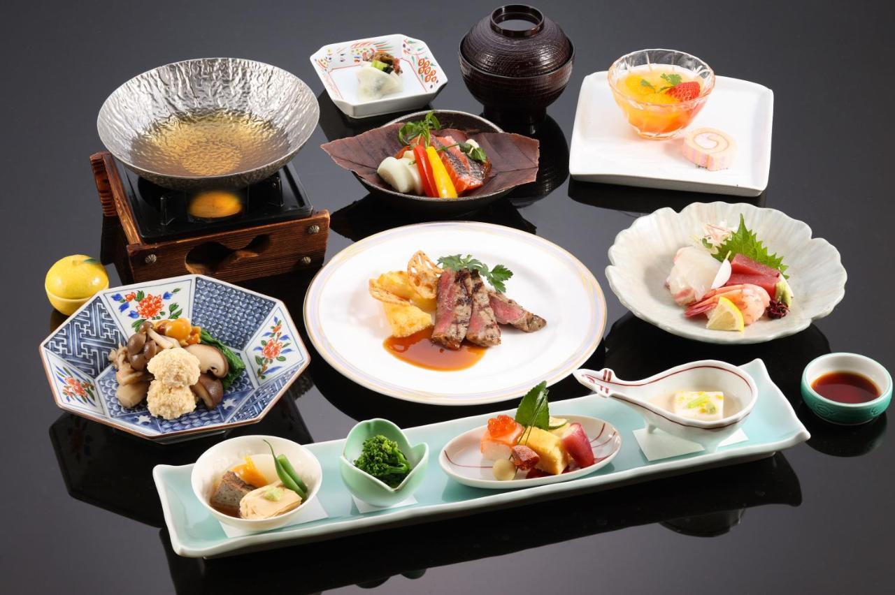Suimeikan Геро Екстериор снимка A selection of Japanese cuisine