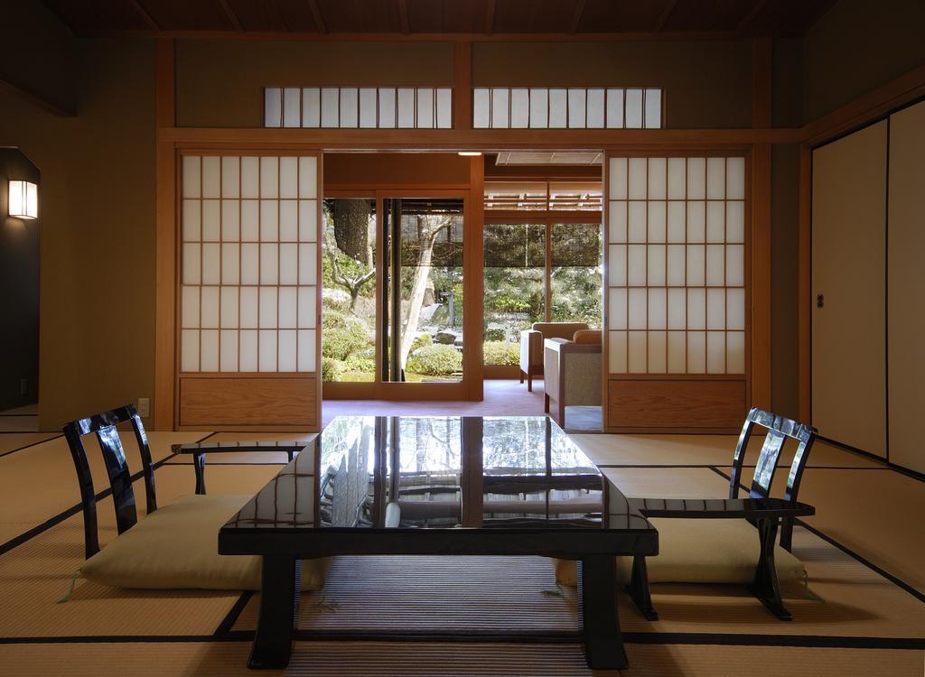 Suimeikan Геро Екстериор снимка A traditional Japanese room